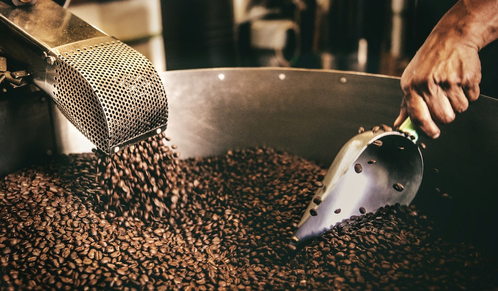 Kaffeemischung bei der Röstung