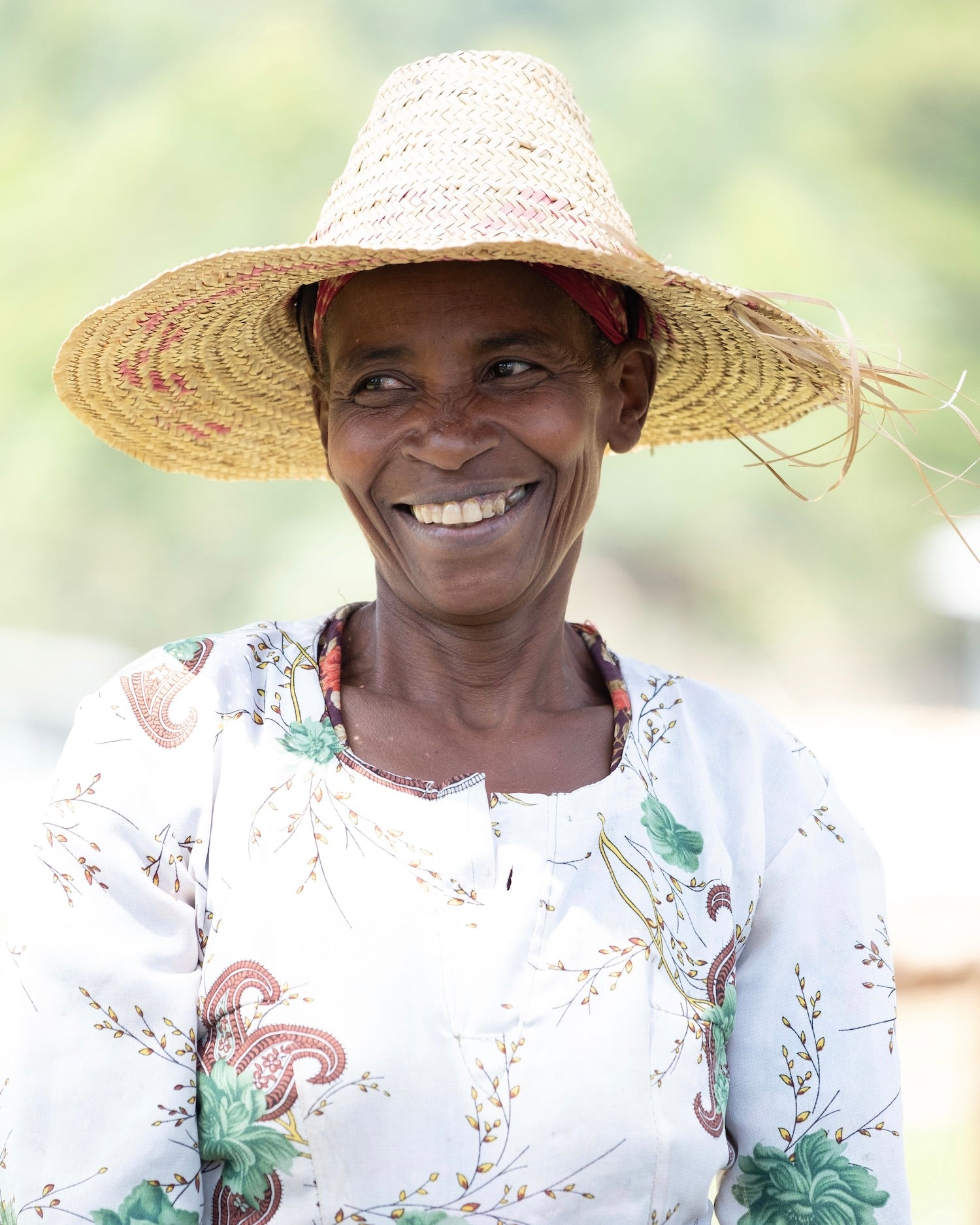 lächelnde Frau / social impact des Kaffees: nuruwomen - Mit nachhaltigem Kaffee Frauenprojekte in Äthiopien unterstützen