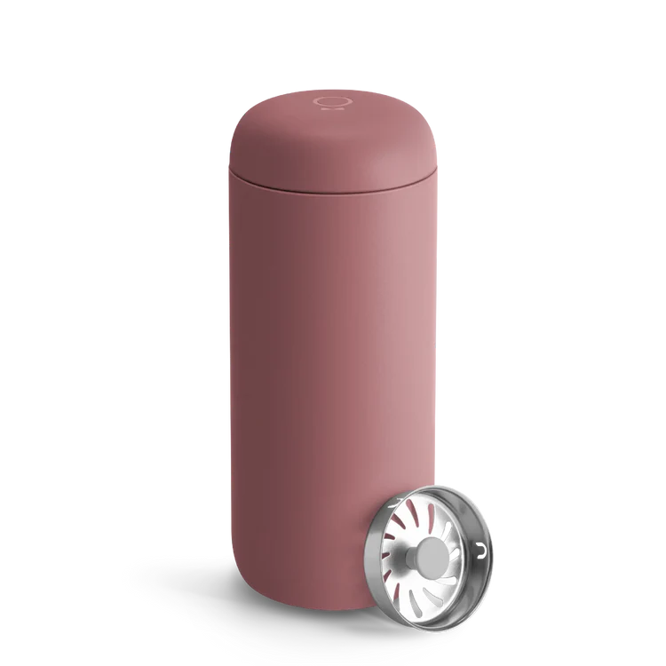 Fellow Carter Move Thermobecher in Desert Rose, 473 ml: Geschlossen mit Spritzschutz - nuruCoffee