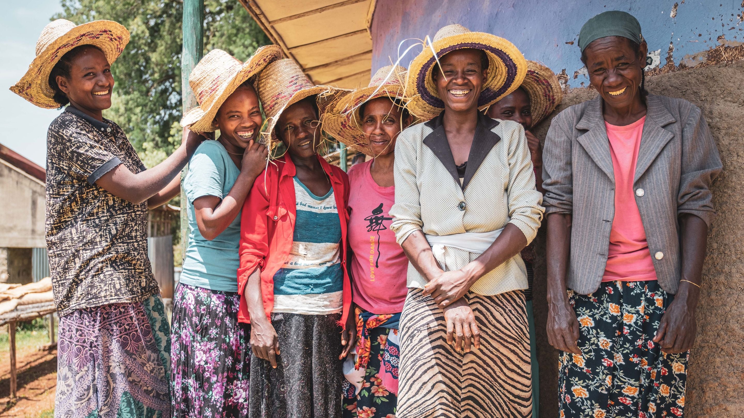 lächelnde Frauen / social impact des Kaffees: nuruwomen - Mit nachhaltigem Kaffee Frauenprojekte in Äthiopien unterstützen