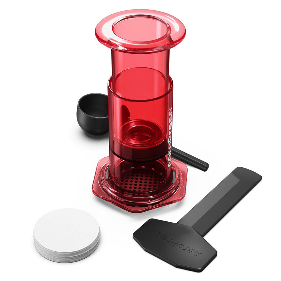 AeroPress Clear in Rot mit Zubehör und Filtern - nuruCoffee