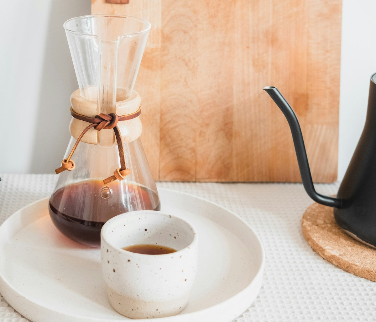 Chemex Karaffee mit Kaffee gefüllt