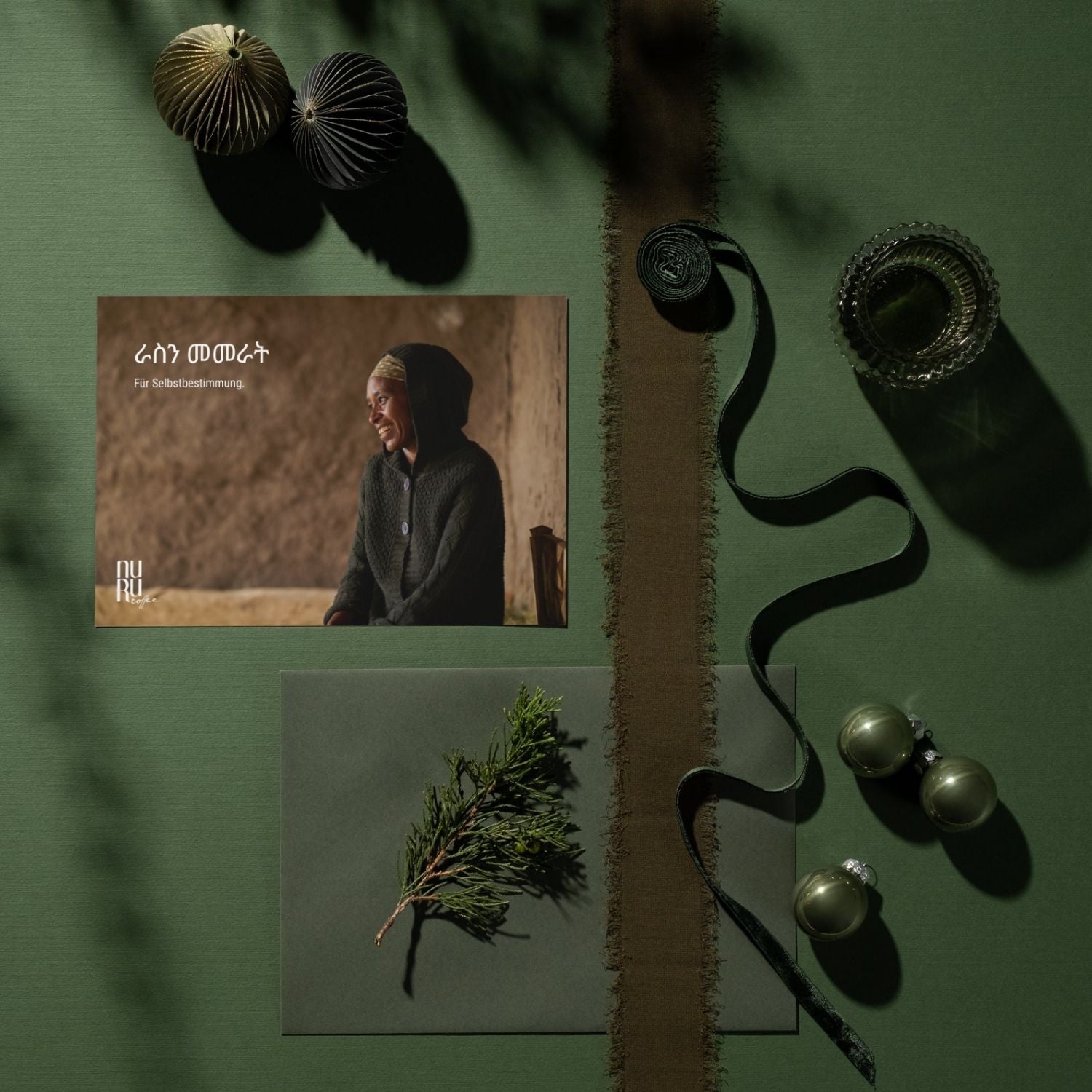 Geschenkset Sisterhood: Keramiktasse mit 4x 250g Kaffee und 15€ extra Spende