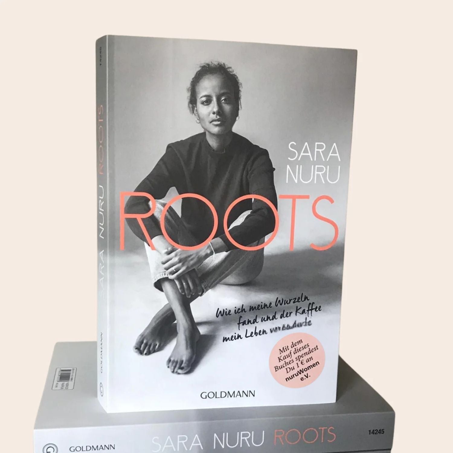 Bücher von Sara Nuru gestapelt - nuruCoffee